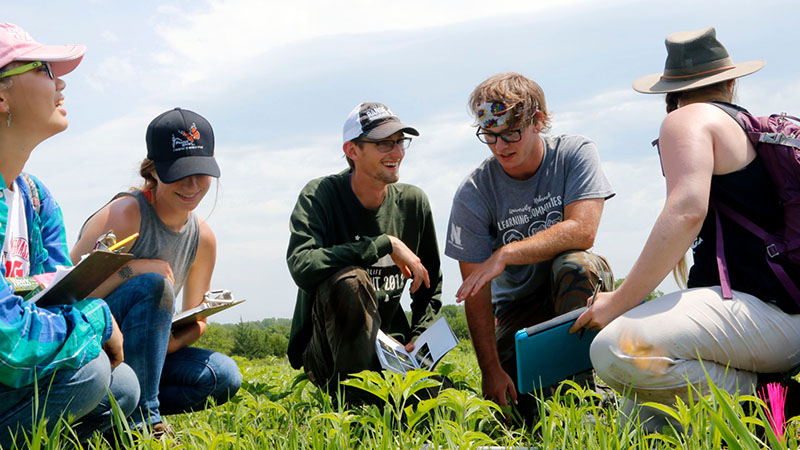 Students test prairie restoration methods for joint Prairie Corridor project 