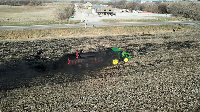 A University of Nebraska–Lincoln research team led by Michael Kaiser, began trials of biochar on 16 acres of land, with the aim of further understanding its benefits to soil. 