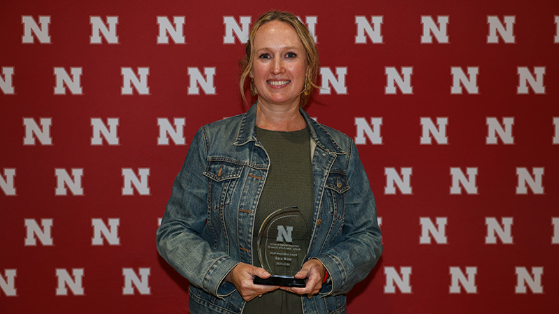 Sara Winn with award