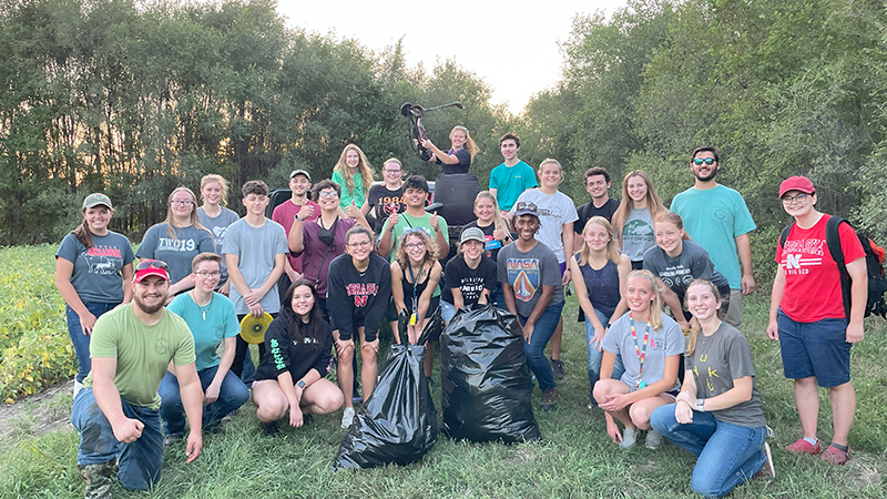 Group Picture from Stream Clean Up 20222