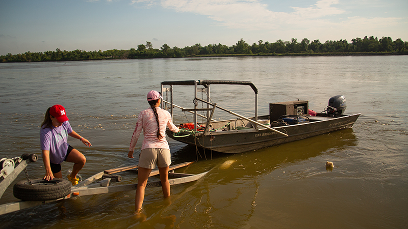 Unloading boat